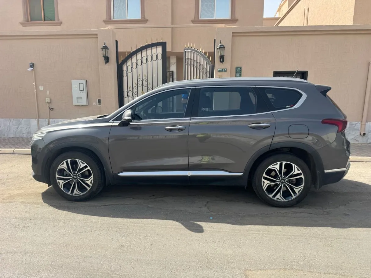 Car image 8