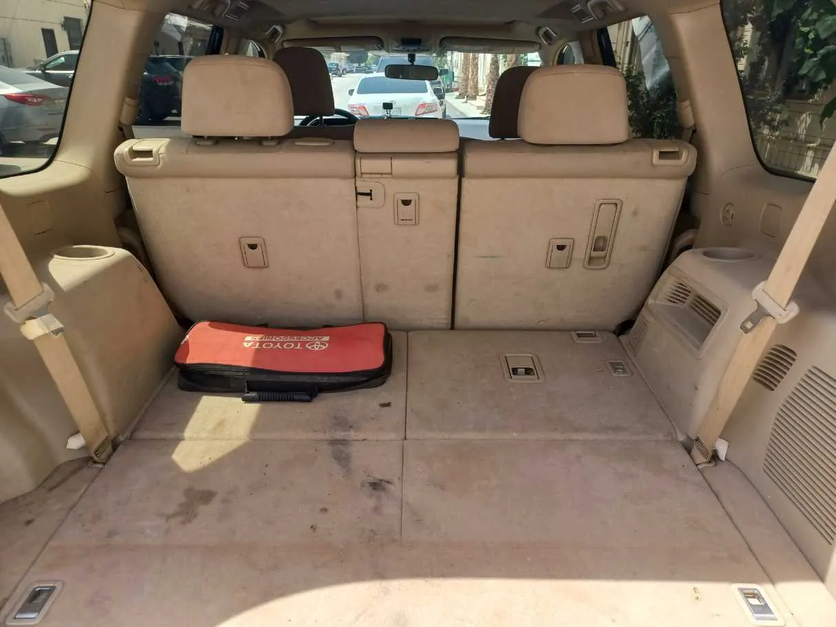 Car image 23