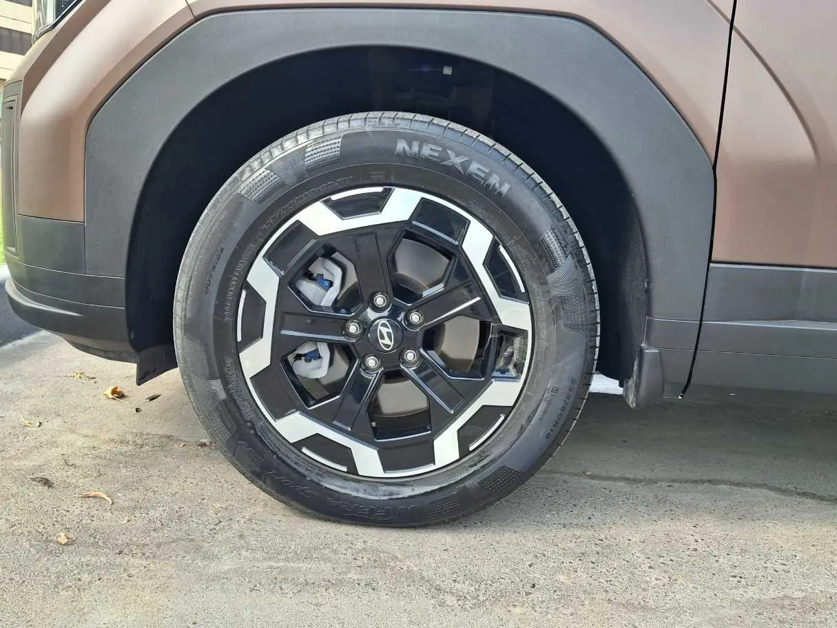 Car image 9