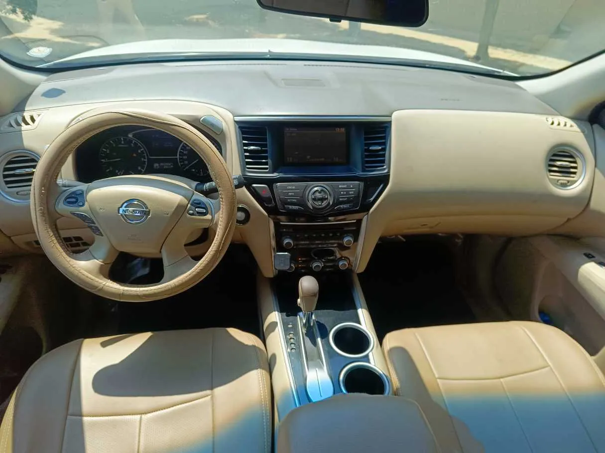 Car image 18