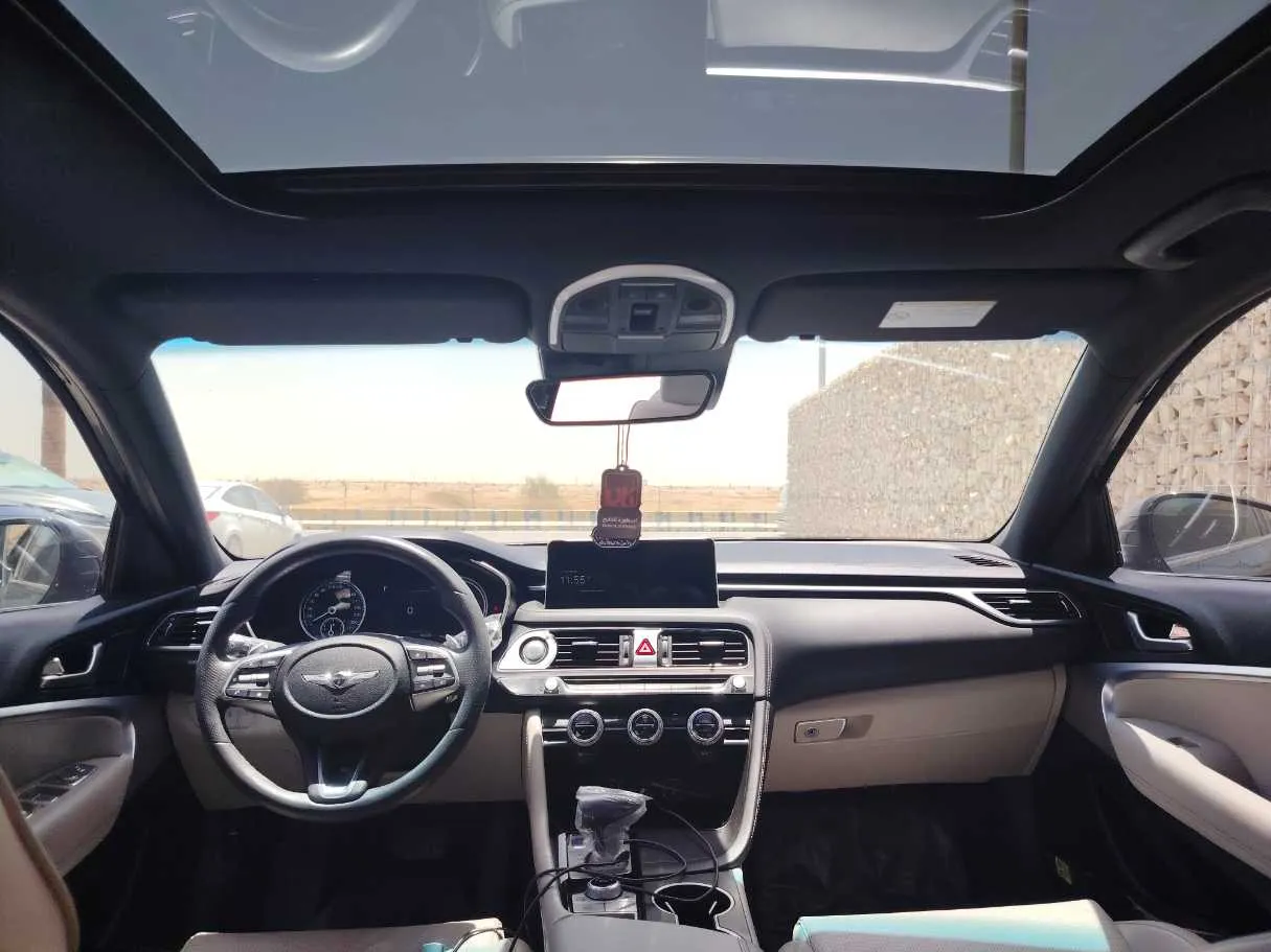 Car image 17