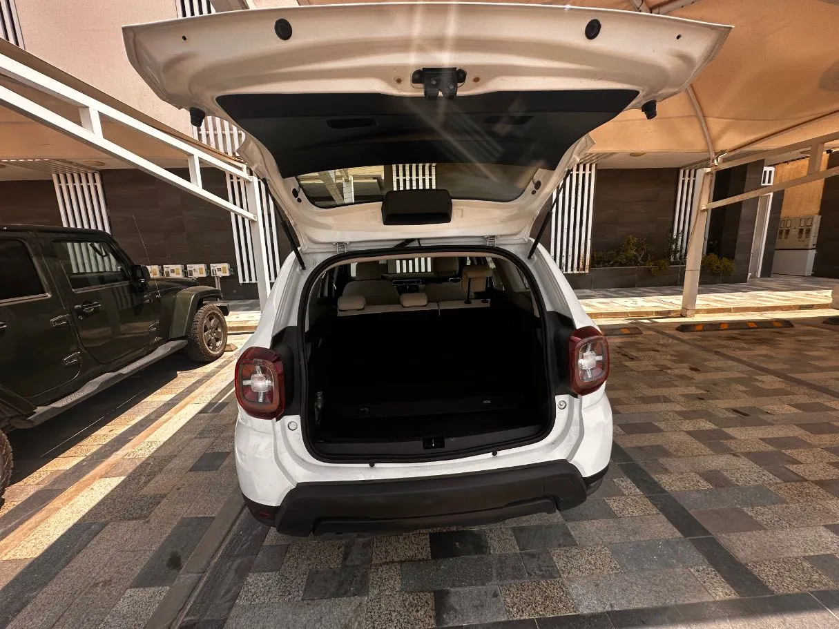 Car image 23