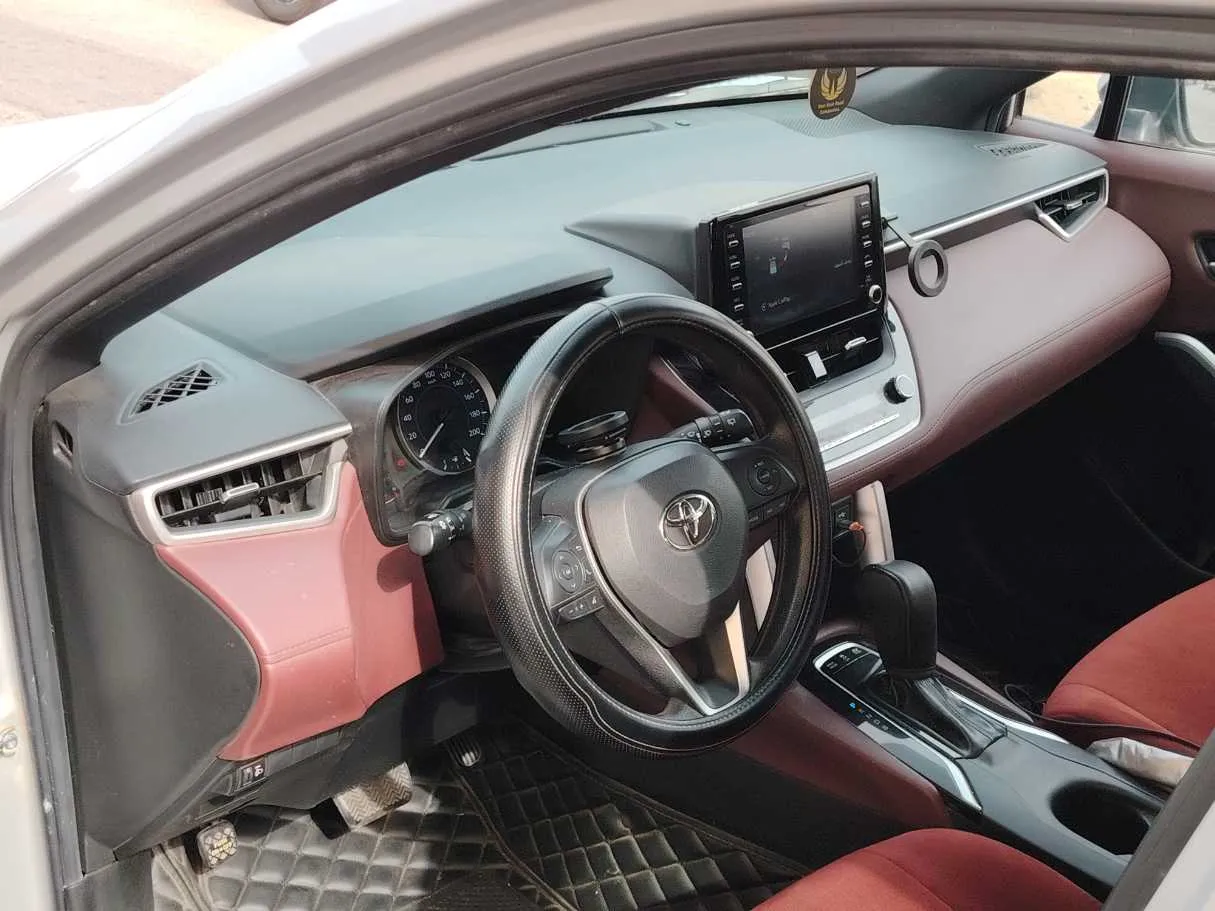 Car image 12