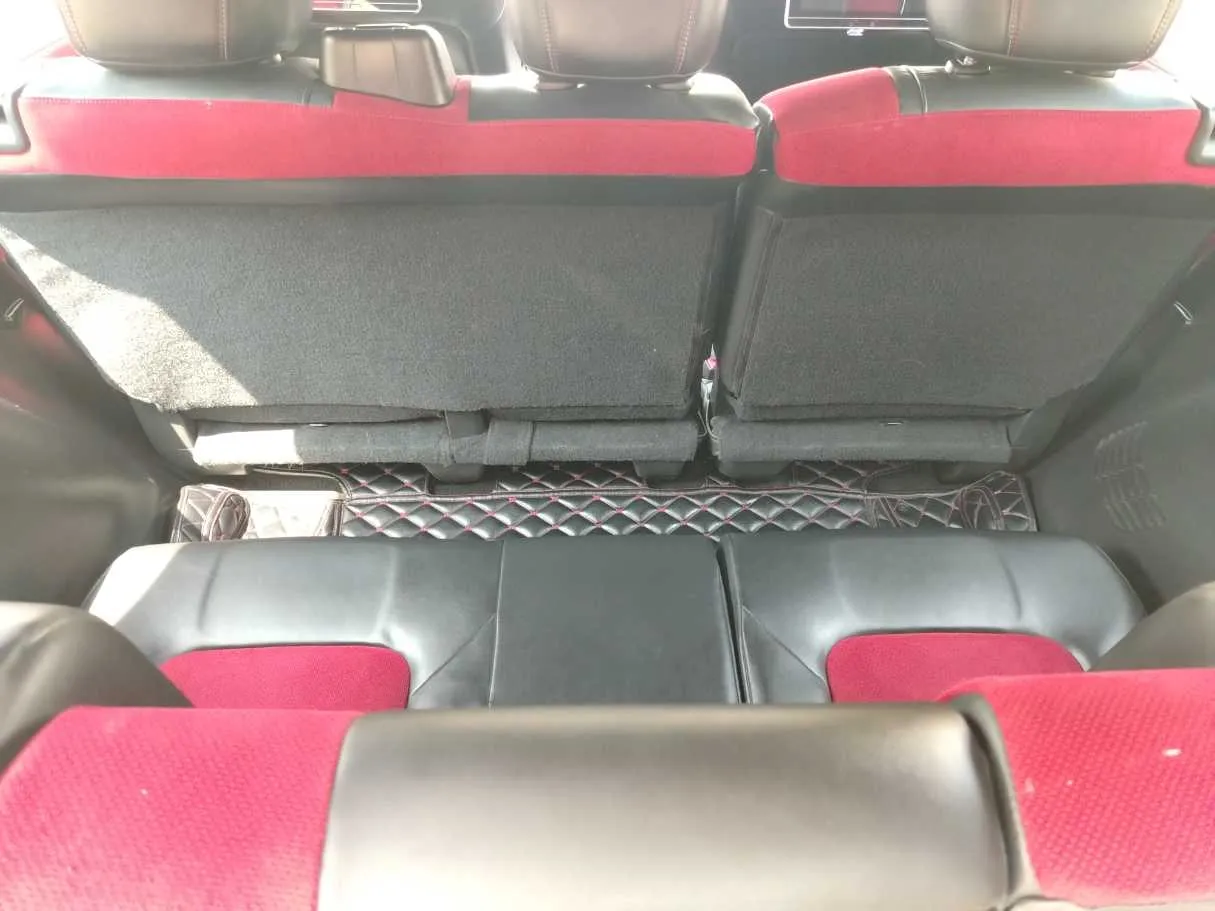 Car image 32