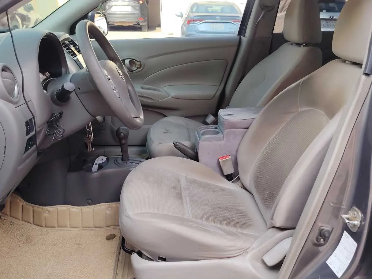 Car image 12