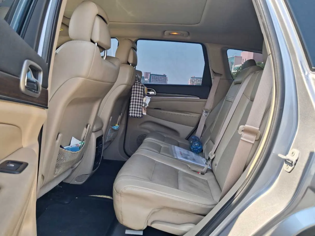Car image 13
