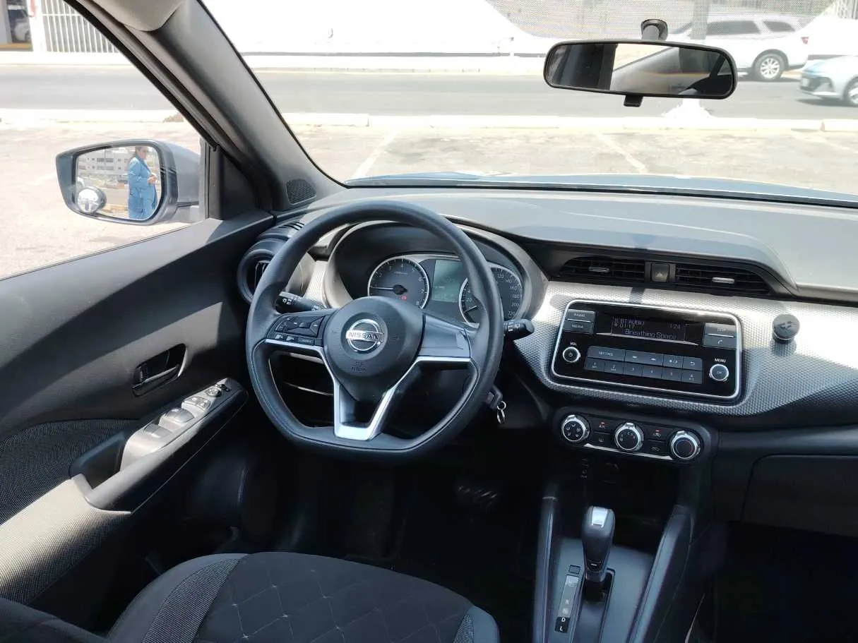 Car image 18