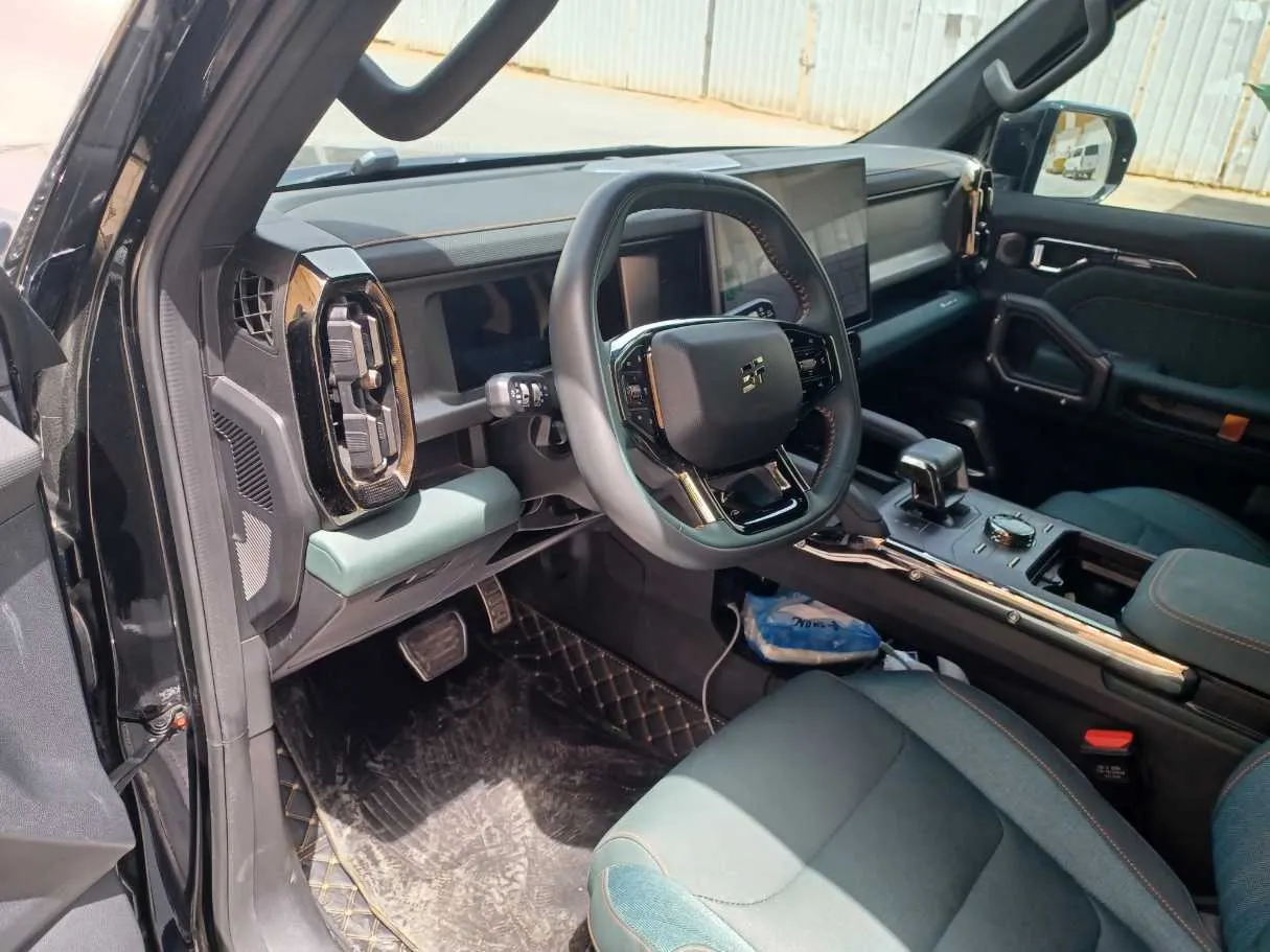 Car image 12