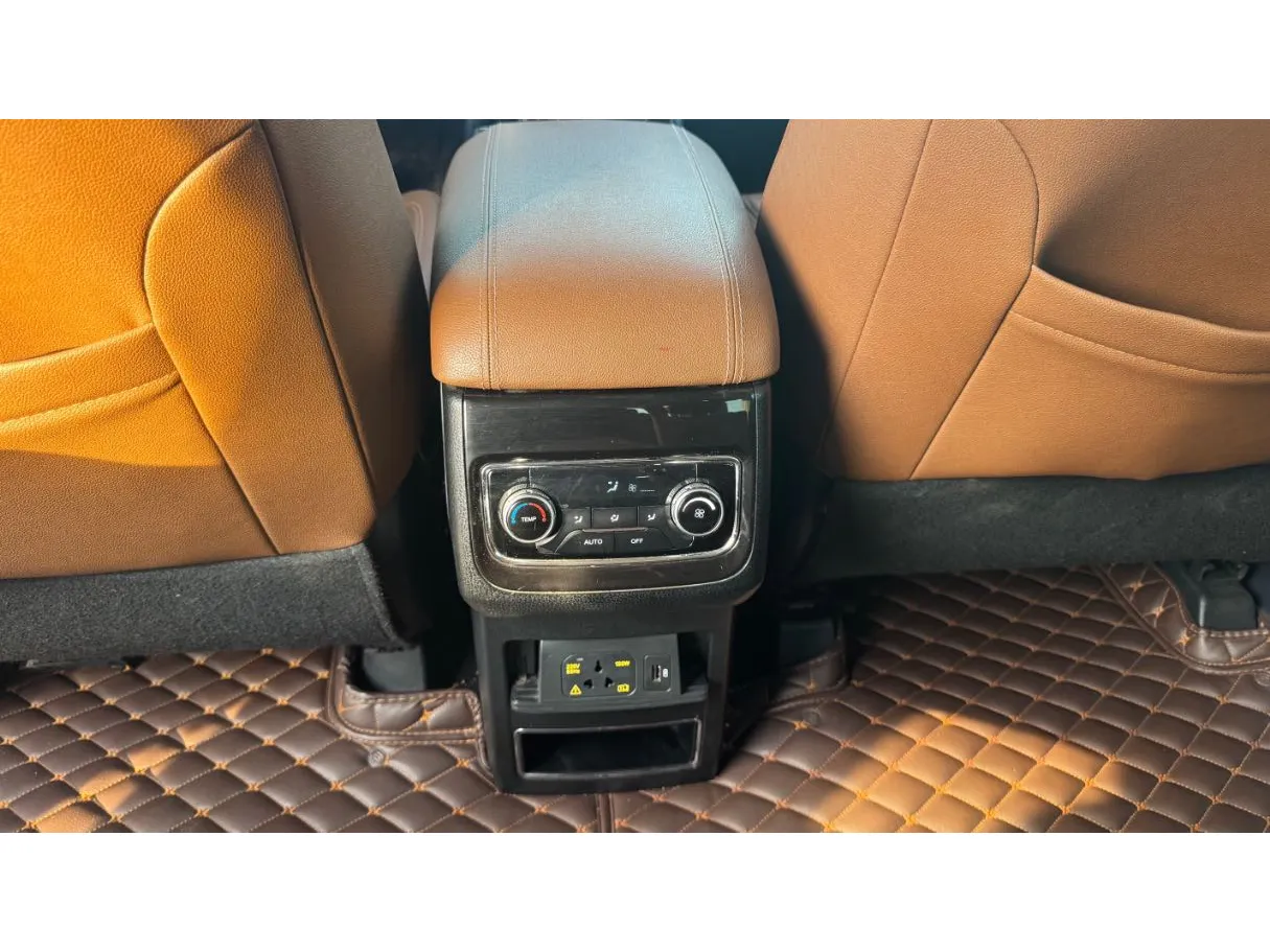 Car image 25