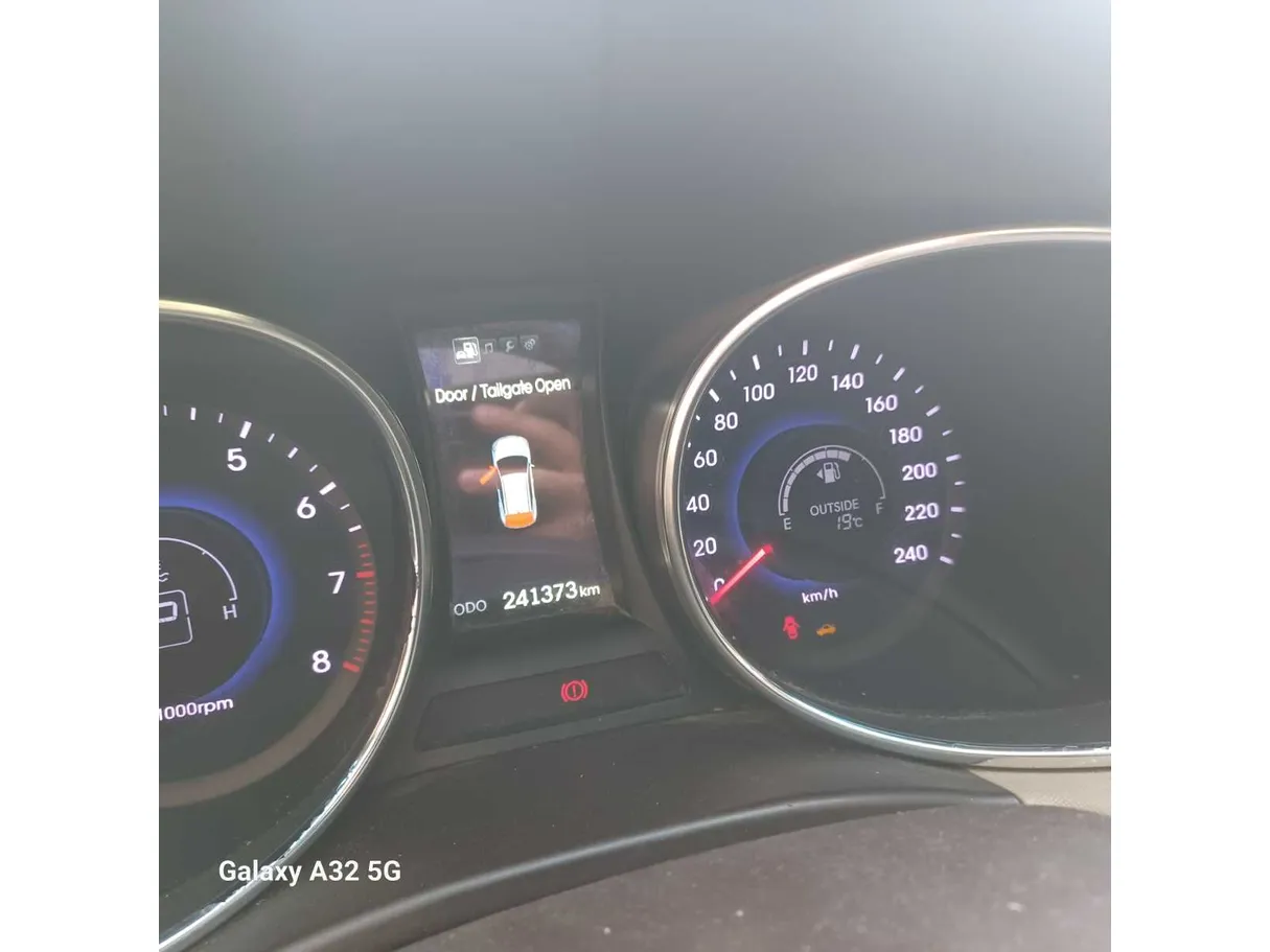 Car image 19
