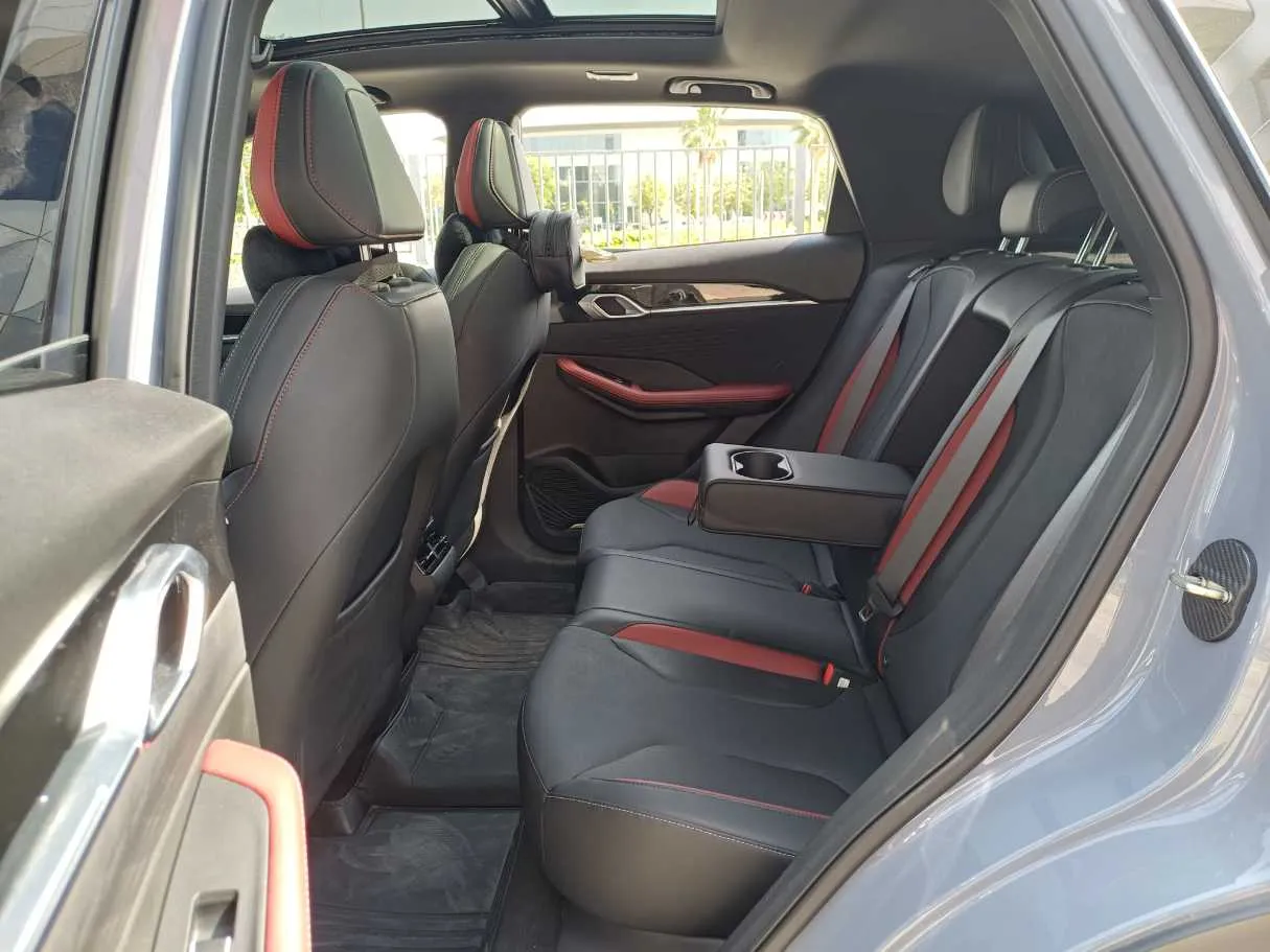 Car image 13