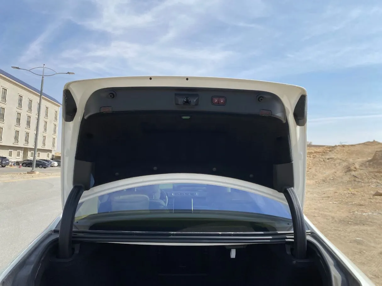 Car image 22