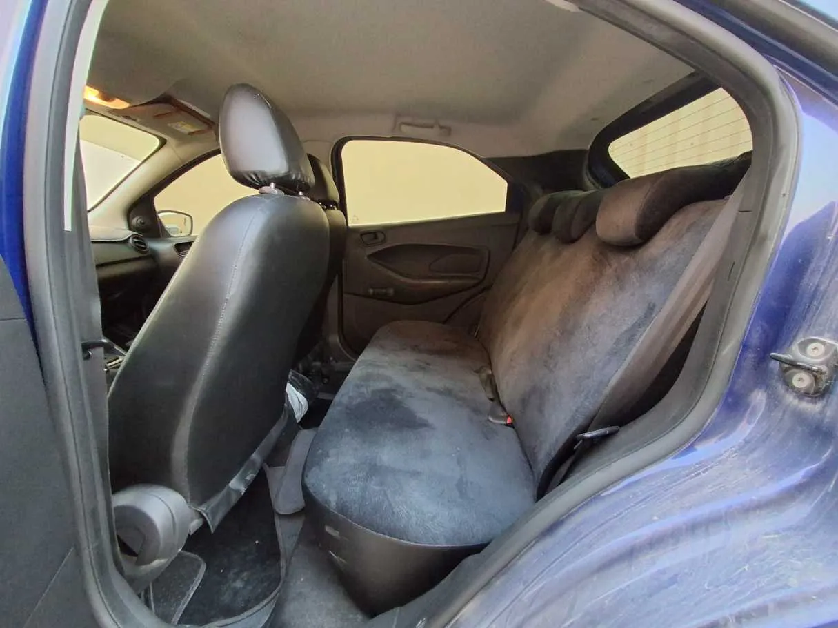 Car image 9