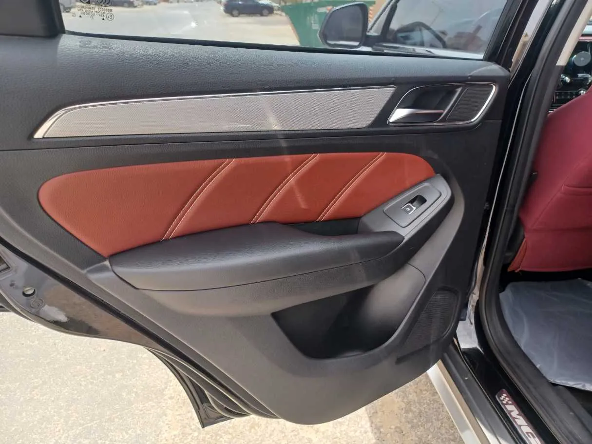 Car image 13