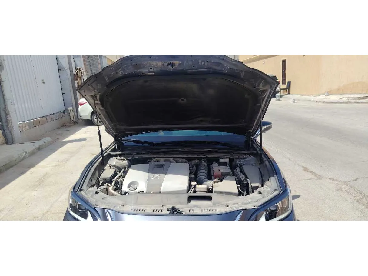Car image 30