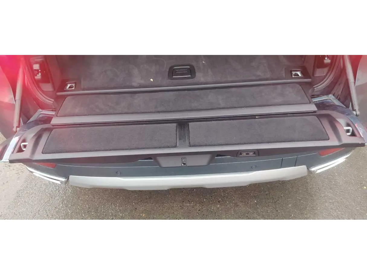 Car image 32