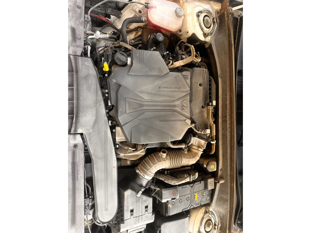 Car image 25