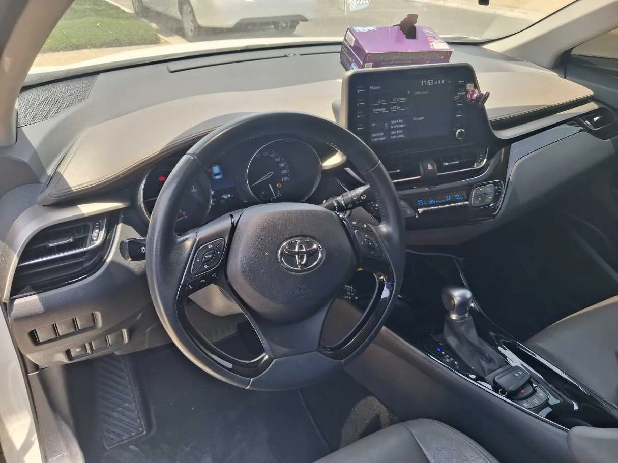 Car image 11