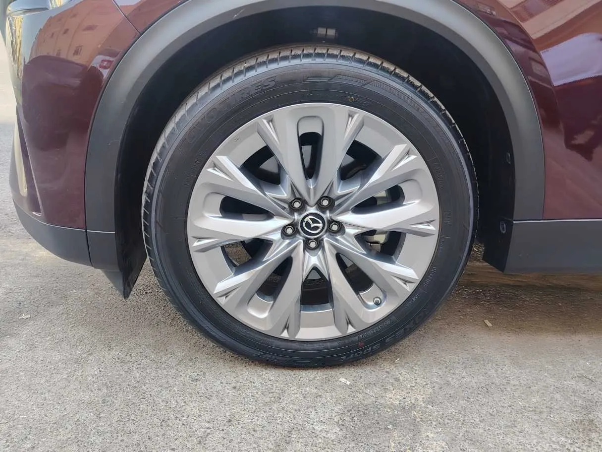 Car image 9