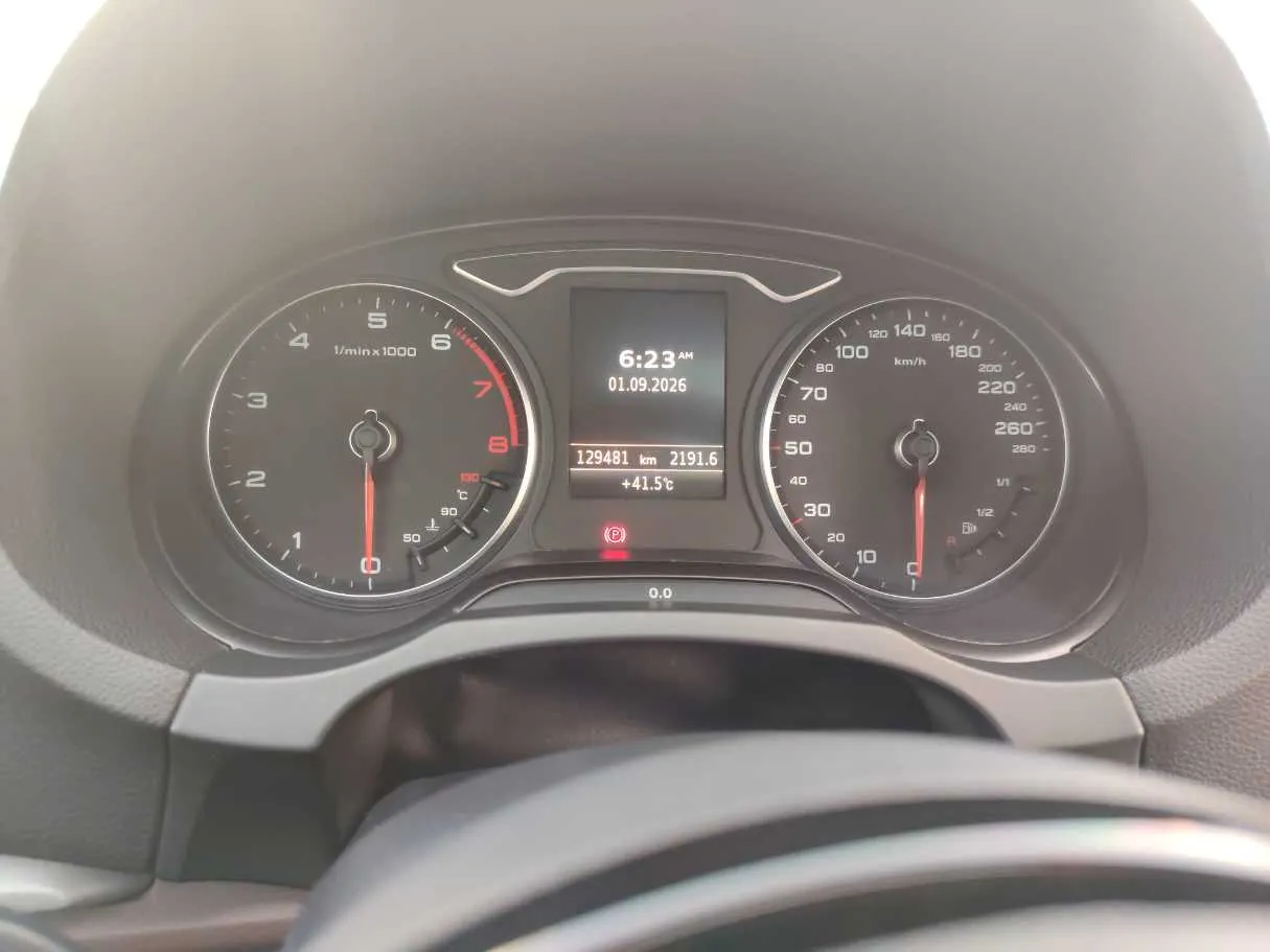 Car image 24