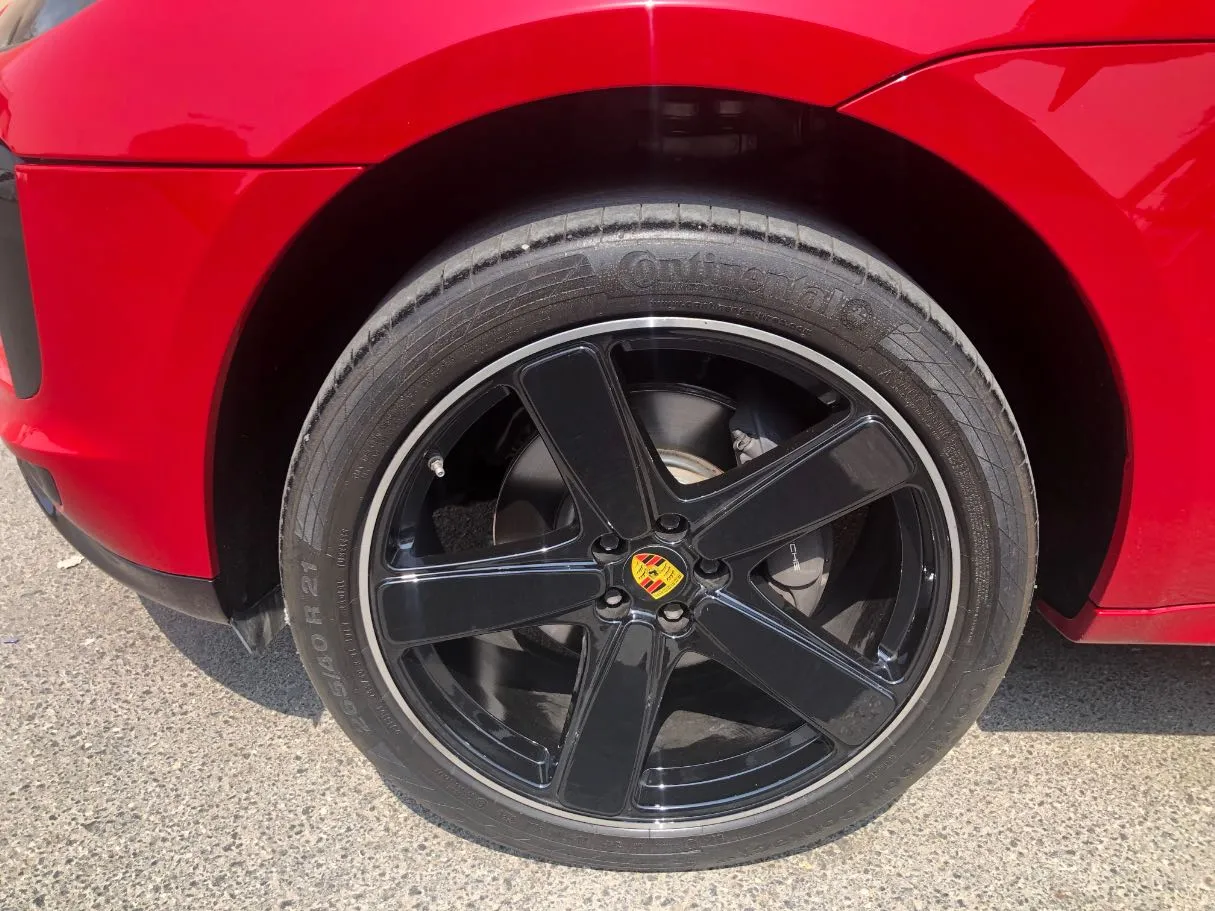 Car image 17