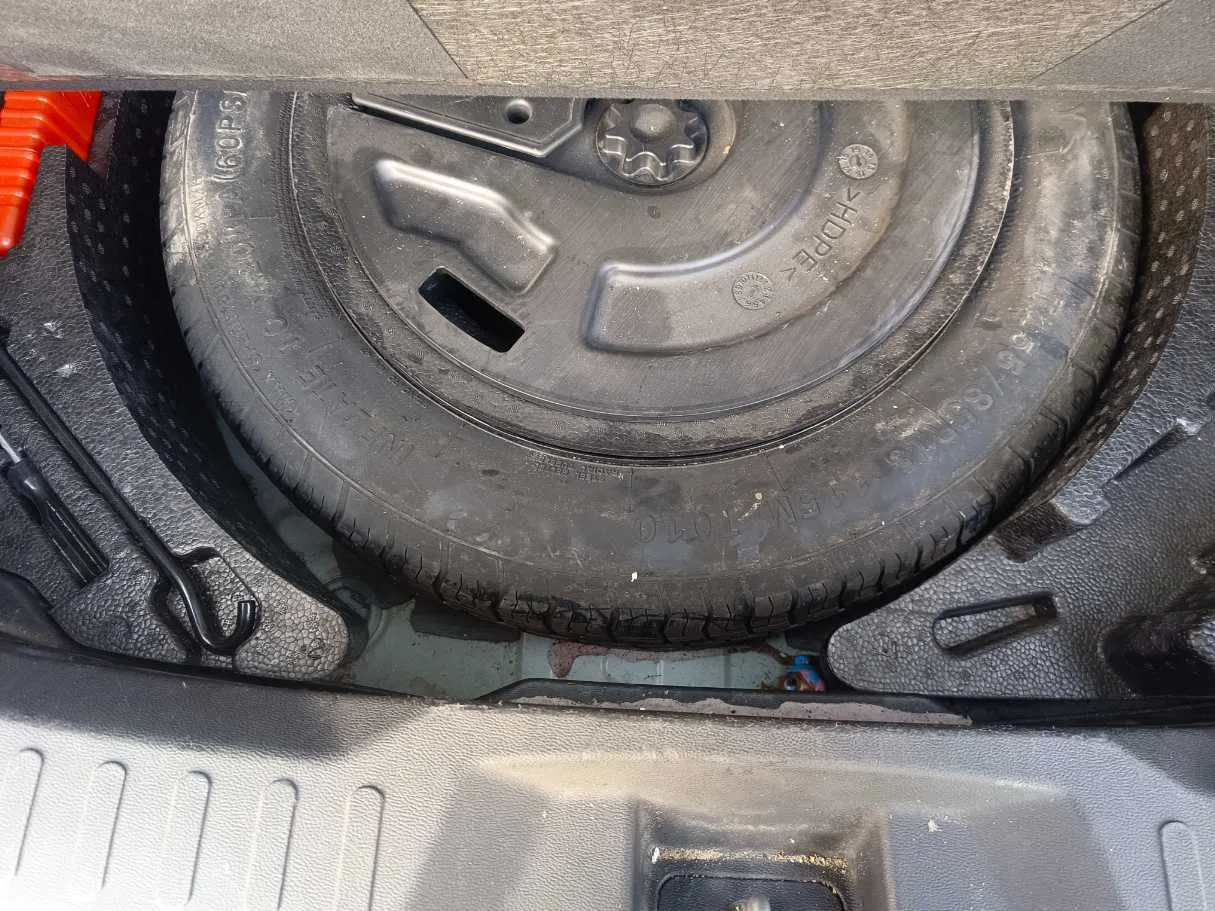 Car image 38