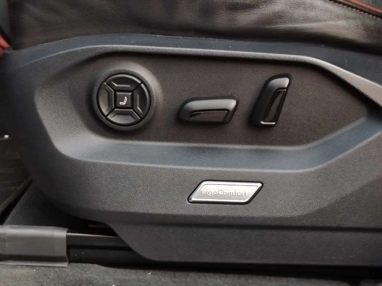 Car image 29