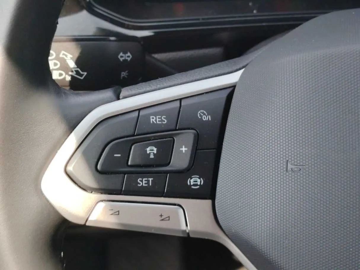 Car image 32