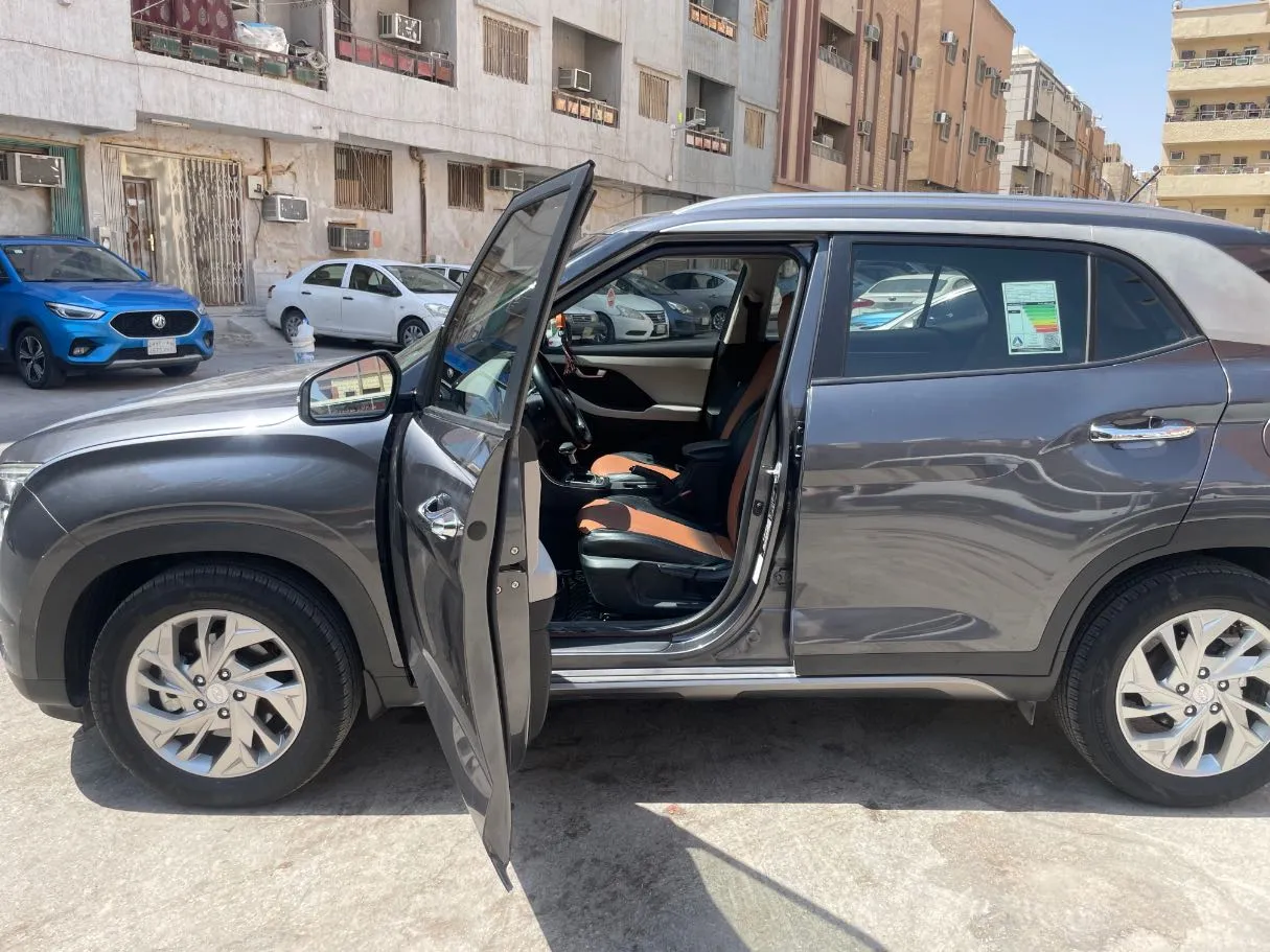 Car image 10