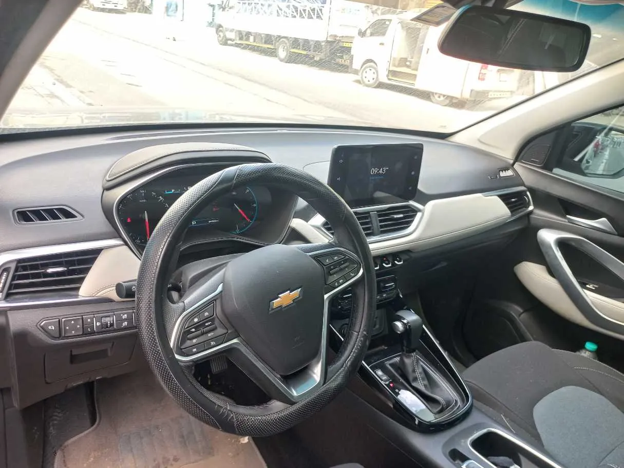 Car image 11