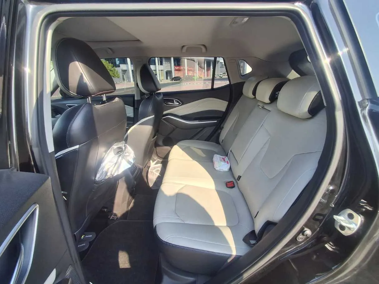 Car image 13
