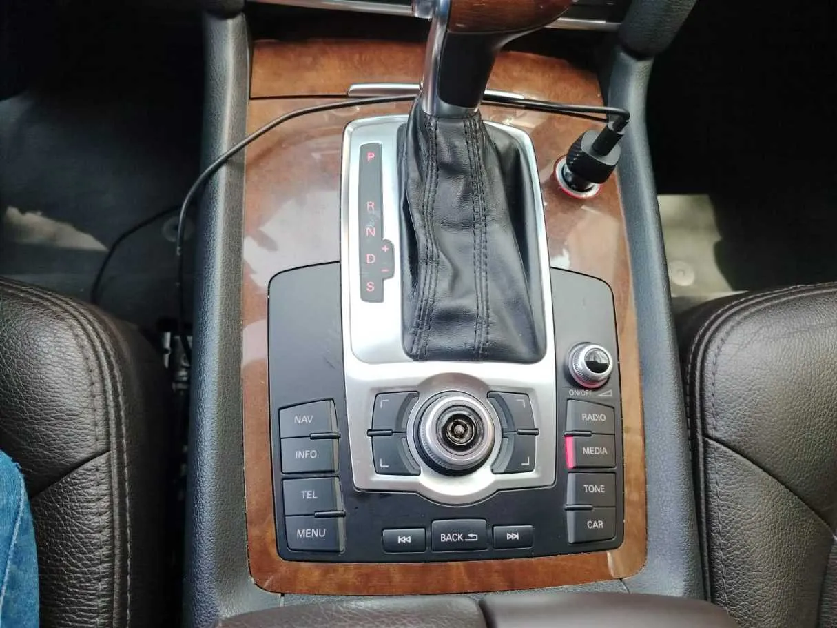 Car image 25