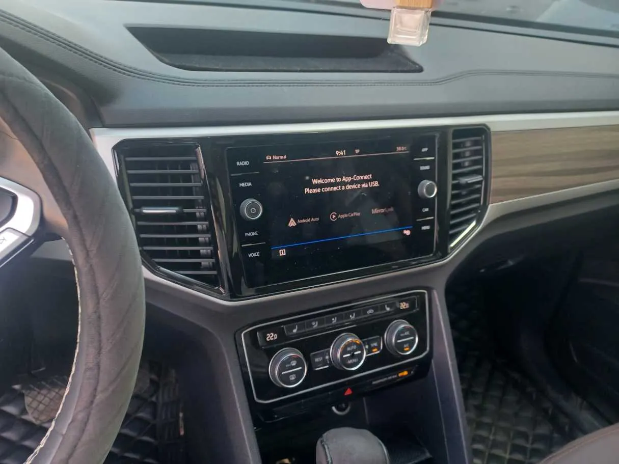 Car image 18