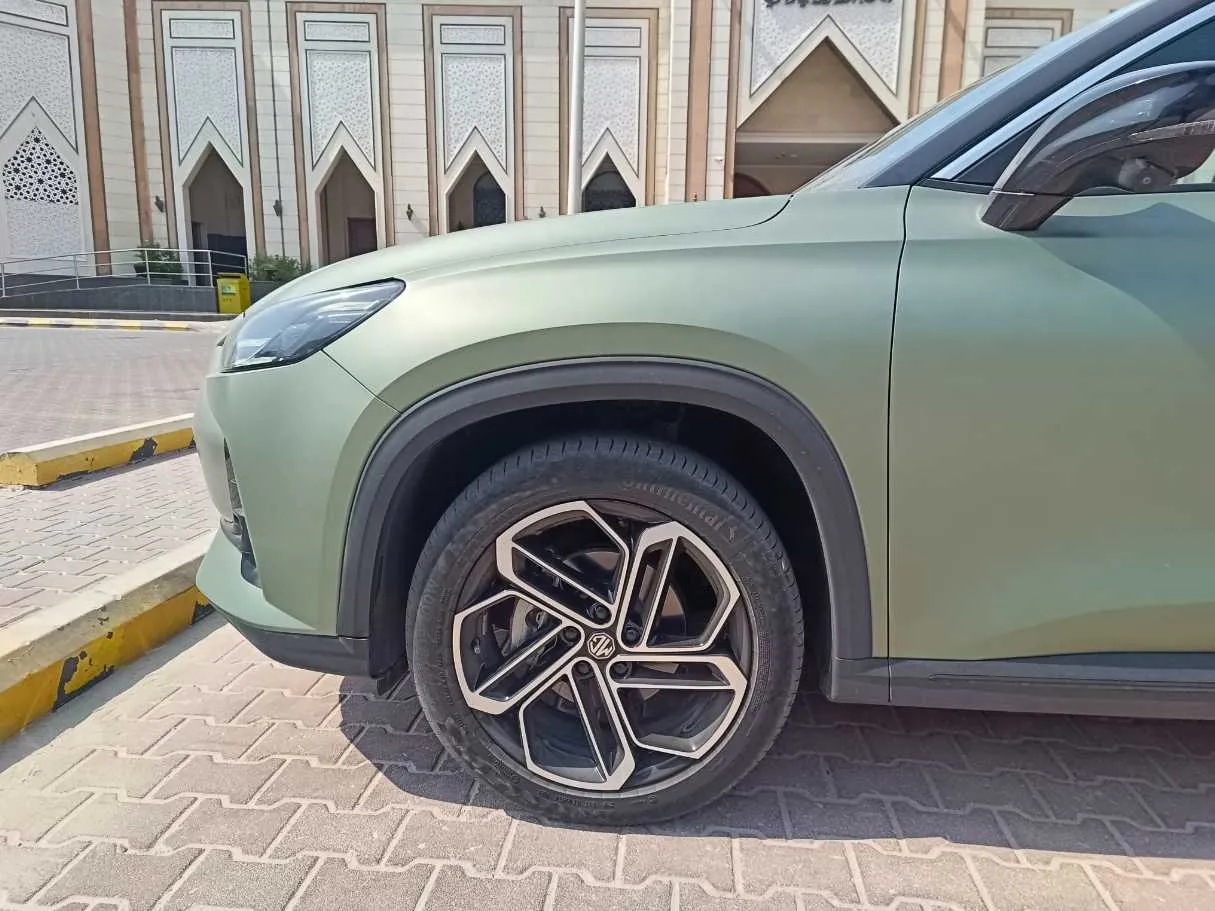Car image 9