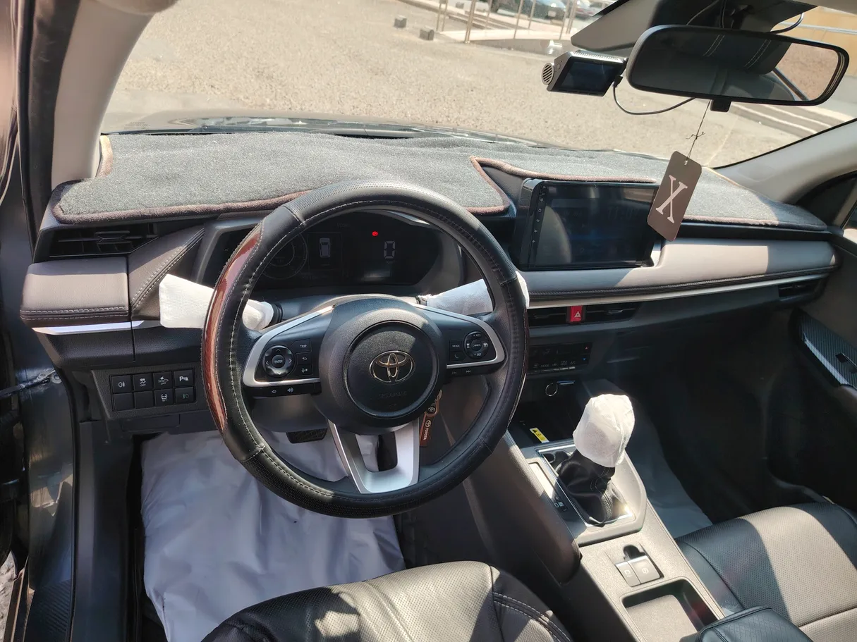 Car image 11