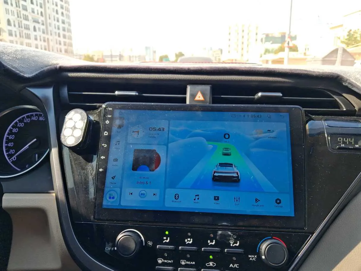 Car image 17
