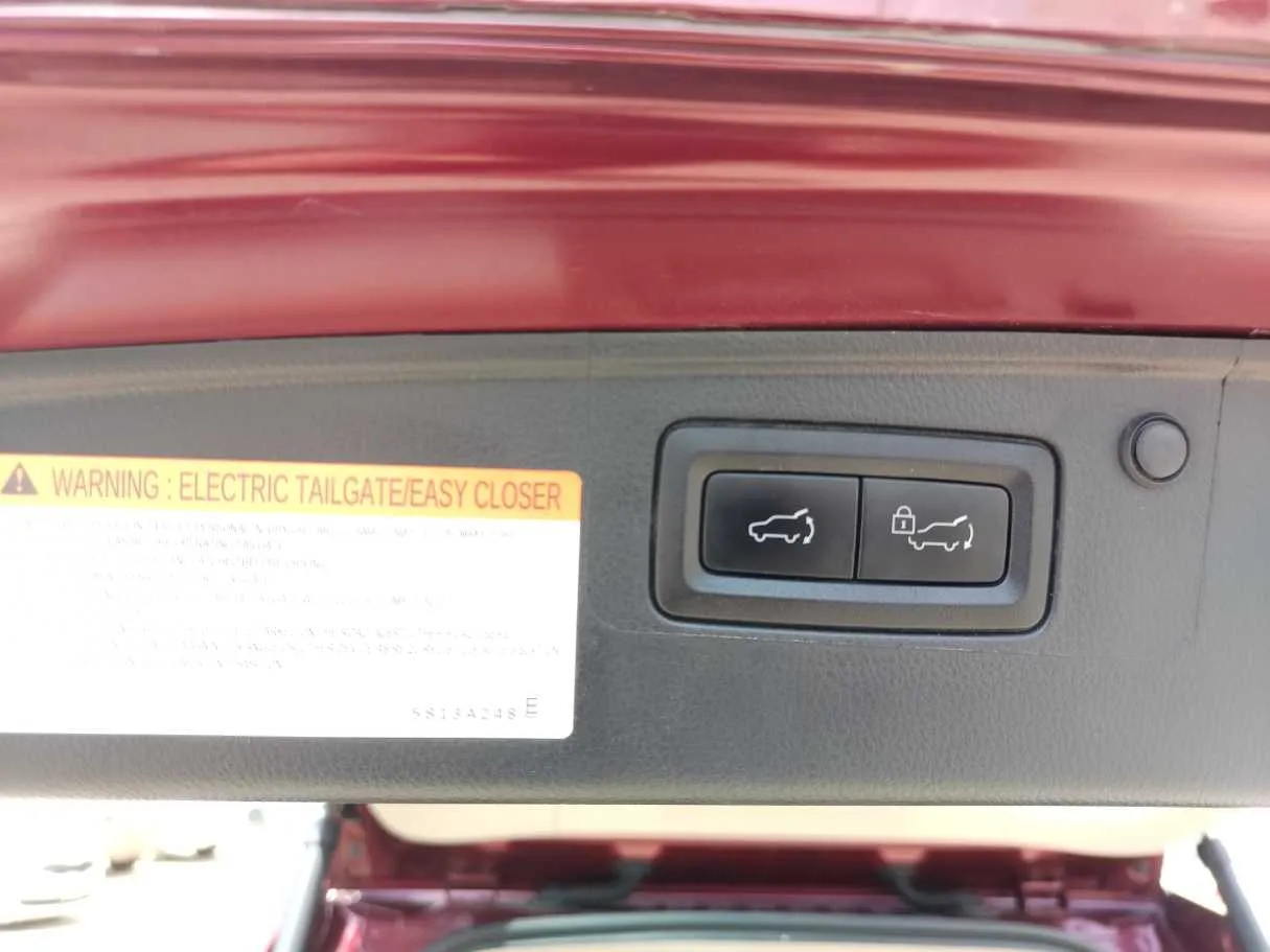 Car image 26