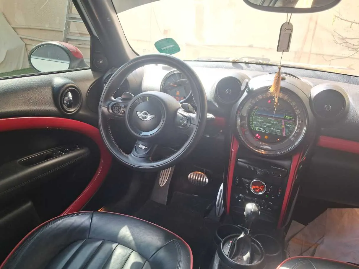 Car image 16
