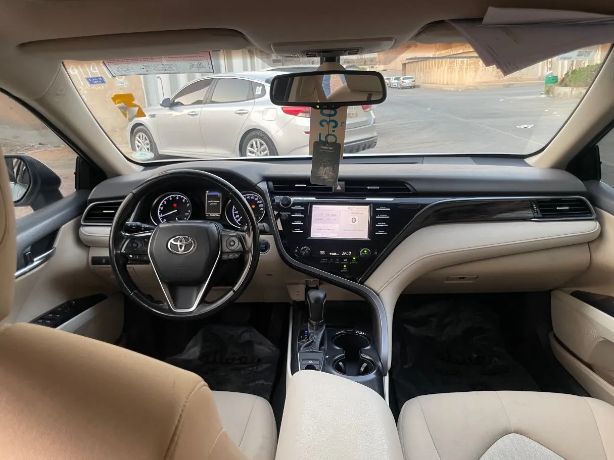 Car image 18