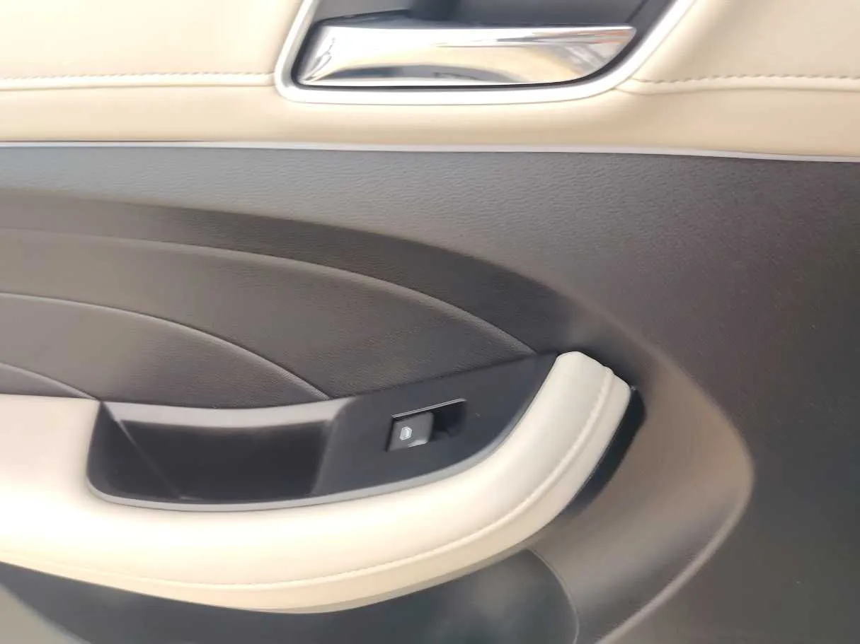 Car image 27