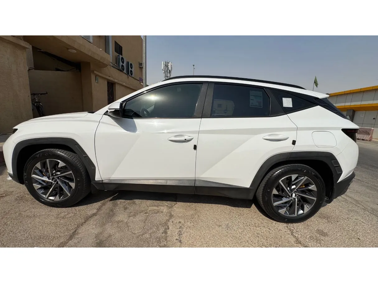 Car image 8
