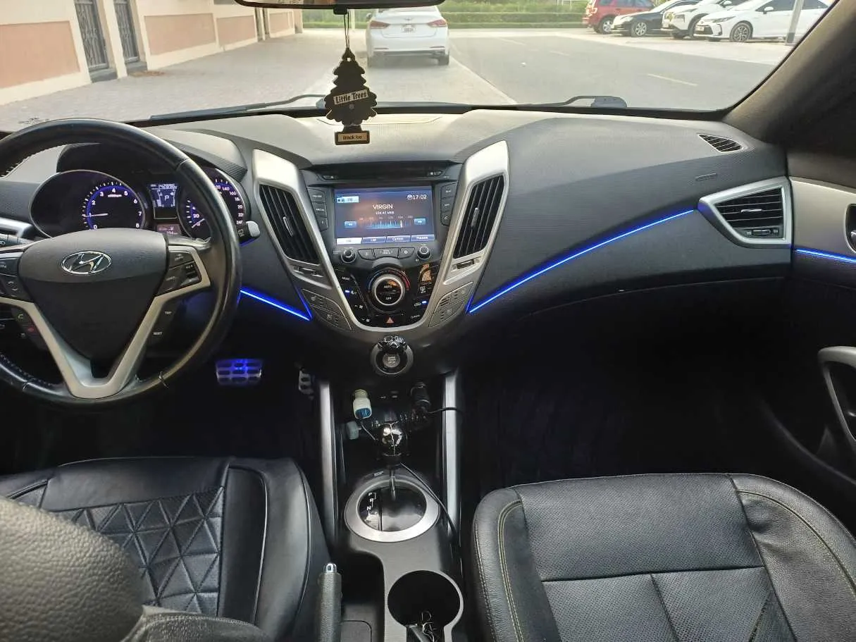 Car image 15