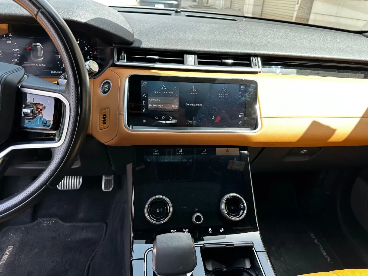 Car image 19