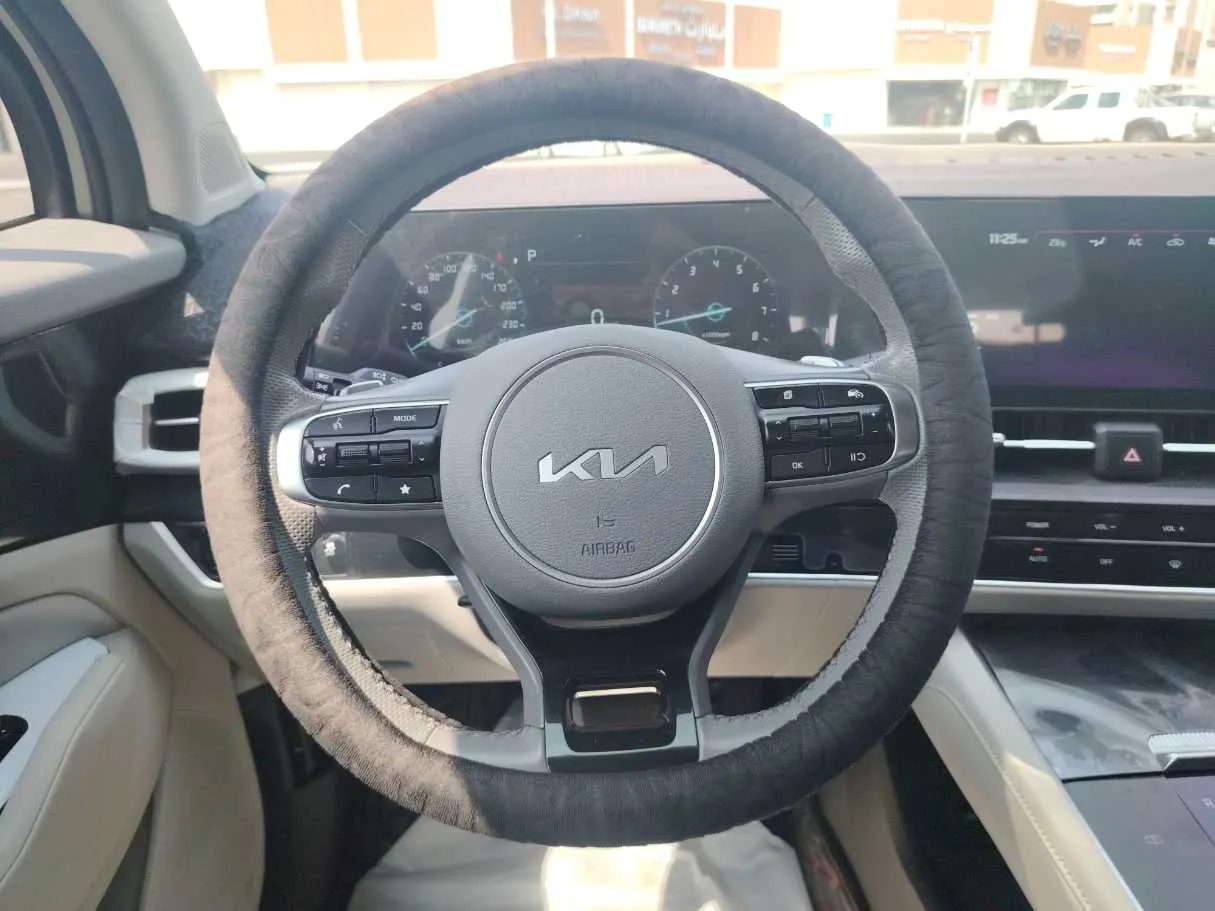 Car image 21