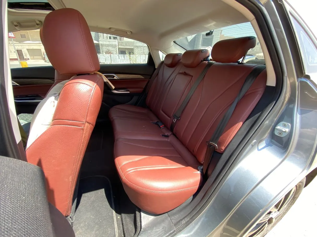 Car image 13