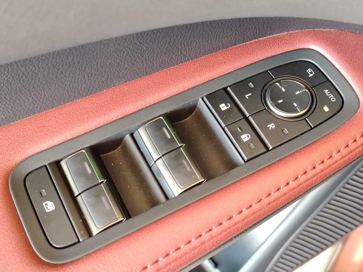 Car image 37