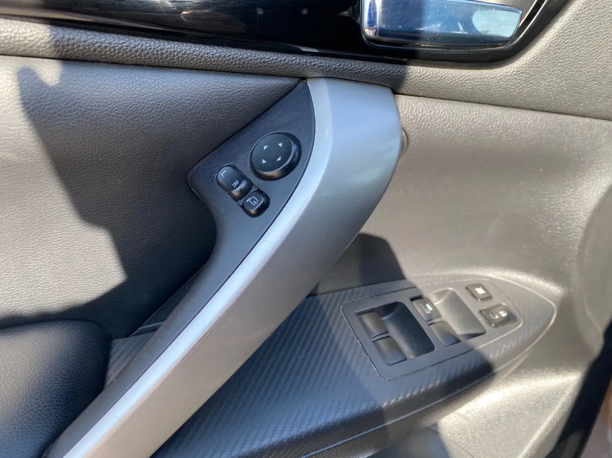 Car image 27