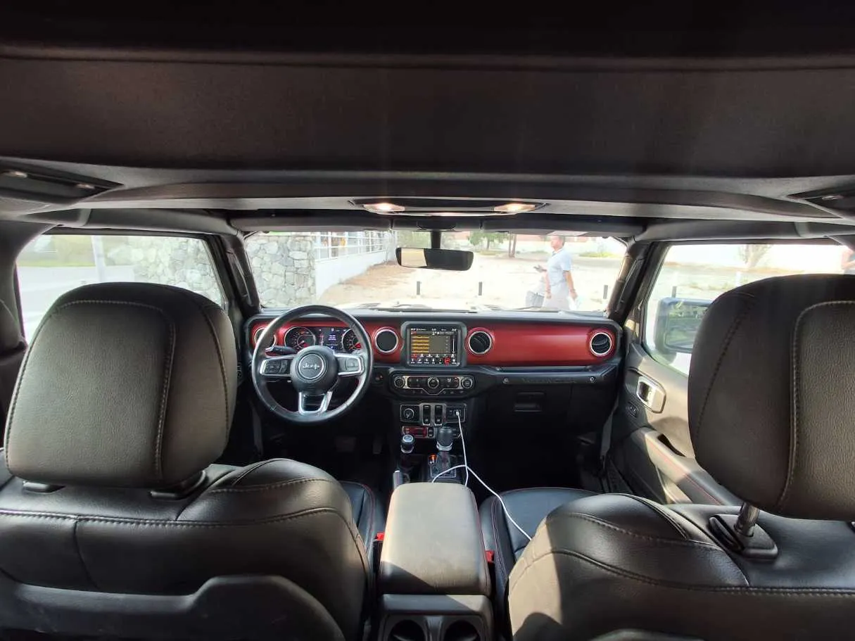 Car image 16