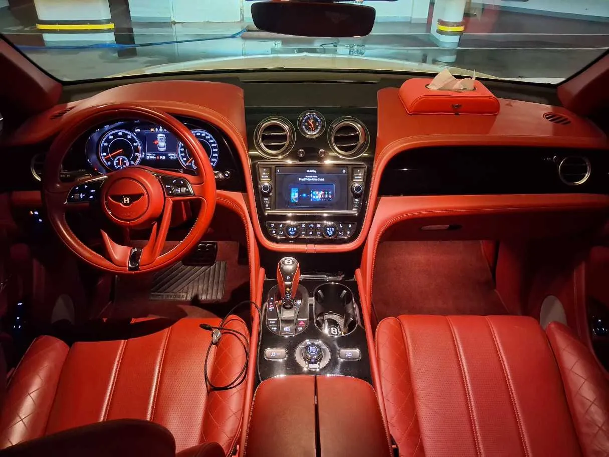 Car image 18