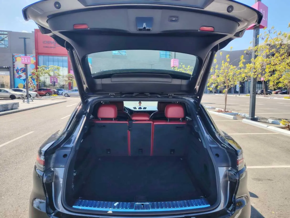 Car image 23